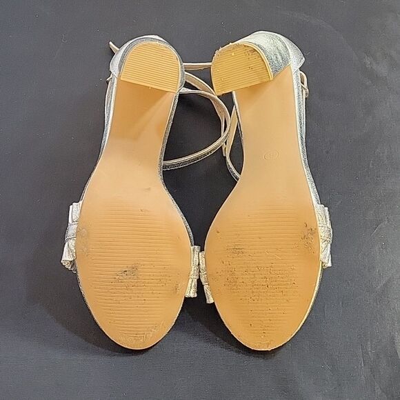 CHARLOTTE RUSSE POINTED TOE ADJUSTABLE BUCKLE ANKLE STRAP BLOCK HEEL SANDAL - Picture 11 of 13